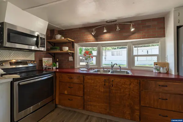 502 8th #17 St, Philomath, OR 97370