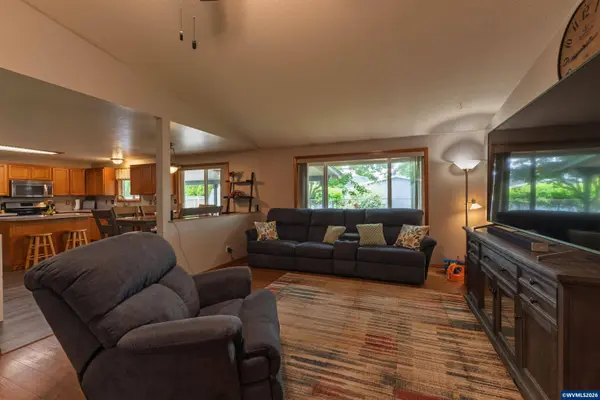 3002 7th Pl, Lebanon, OR 97355
