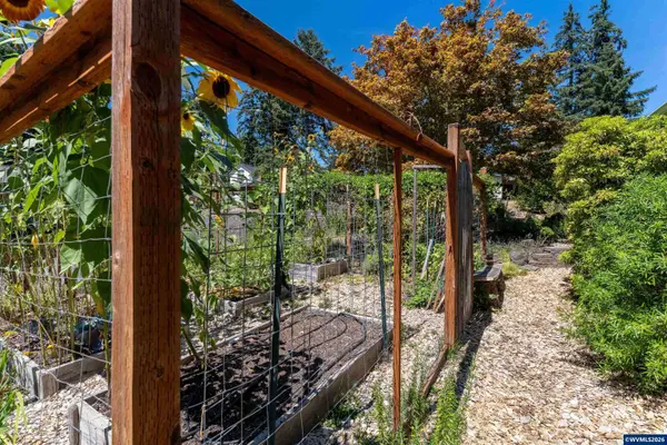 2235 Robin Hood St, Corvallis, OR 97330