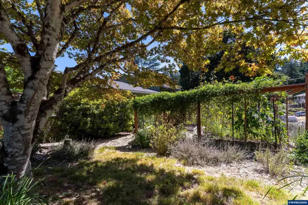2235 Robin Hood St, Corvallis, OR 97330