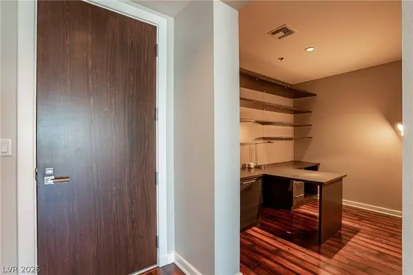 4471 Dean Martin DR #1008, Las Vegas, NV 89103