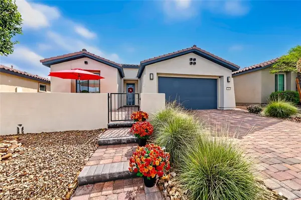 23 Arid Crest AVE