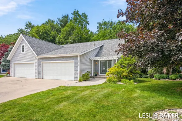 14806 Woodswalk Court #18, Spring Lake, MI 49456