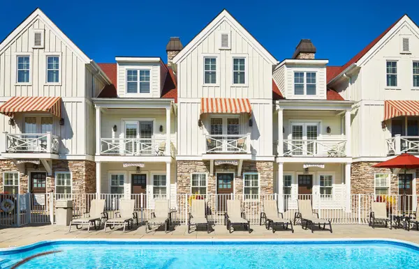 2057 Lake Street #6J, Holland, MI 49424