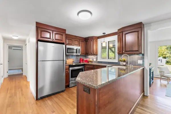 409 Haverhill St, Reading, MA 01867-1325