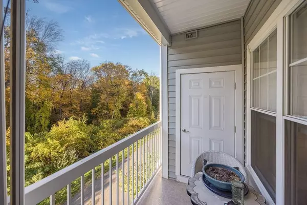 4 Francis Dr #207, Andover, MA 01810