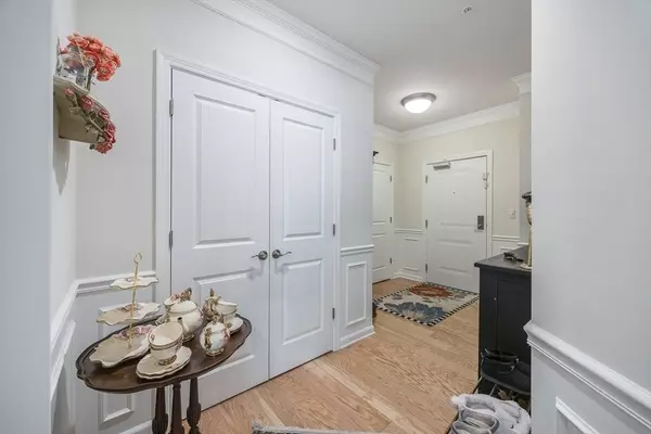 4 Francis Dr #207, Andover, MA 01810