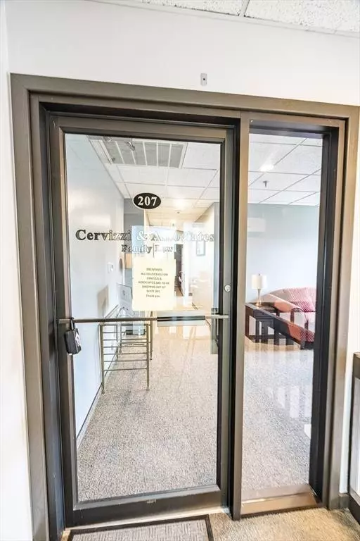 350 Park St #207, North Reading, MA 01864