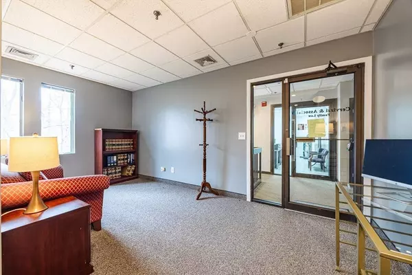 350 Park St #207, North Reading, MA 01864