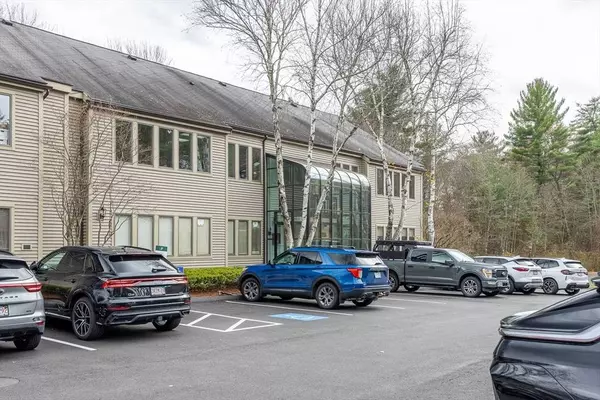 350 Park St #207, North Reading, MA 01864