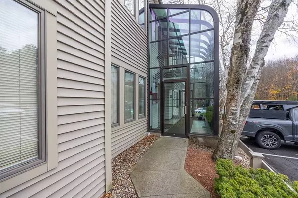 350 Park St #207, North Reading, MA 01864