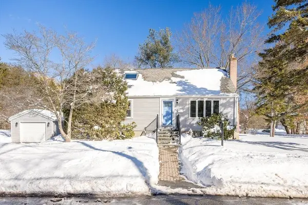 19 Pleasant St, North Reading, MA 01864