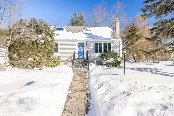 19 Pleasant St, North Reading, MA 01864