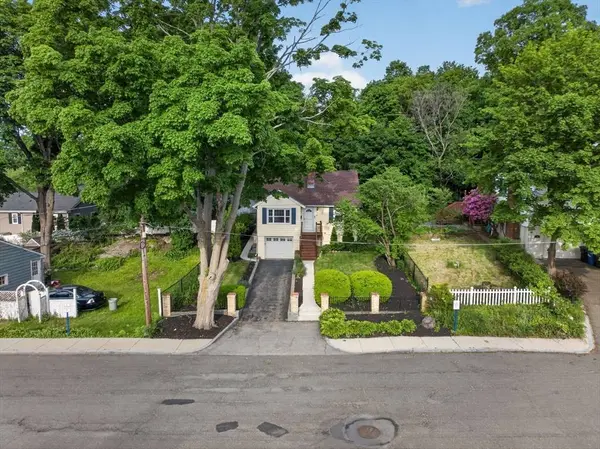 4 Irving St, Stoneham, MA 02180