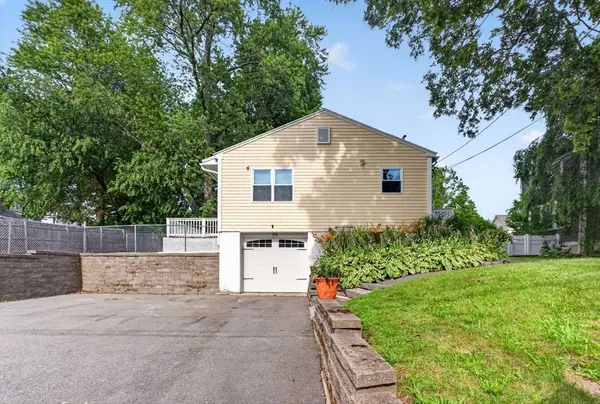 119 High St, North Andover, MA 01845