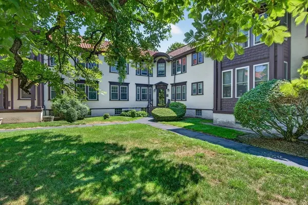 100-1/2 Main St #M, Andover, MA 01810