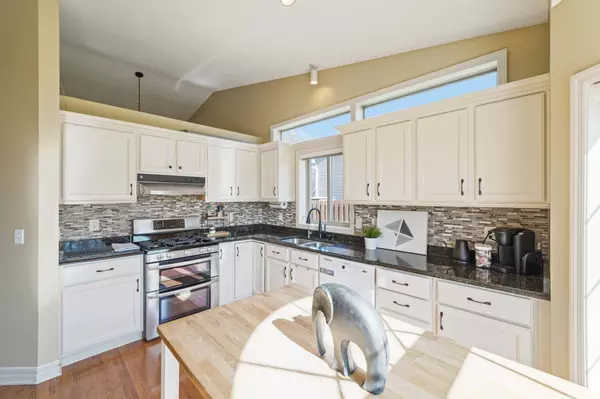 6524 Founders Pkwy, Brooklyn Park, MN 55445