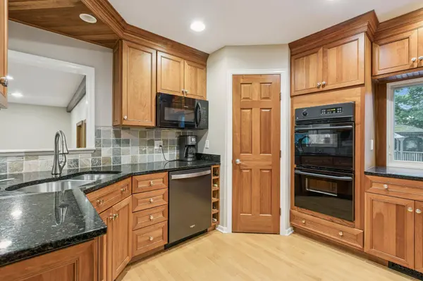 15325 Holdridge DR, Minnetonka, MN 55391