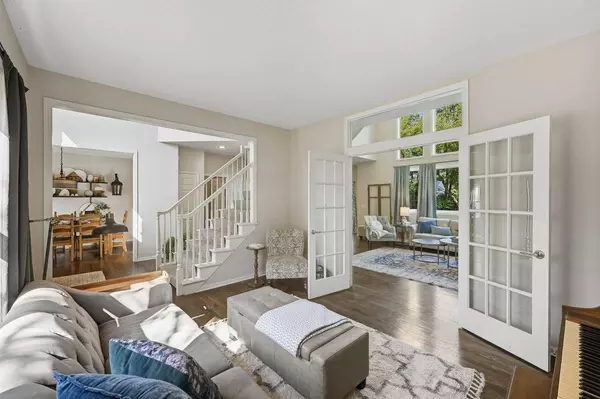 2174 Majestic WAY, Chanhassen, MN 55317