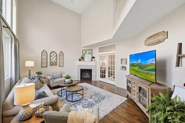 2174 Majestic WAY, Chanhassen, MN 55317