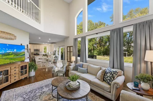 2174 Majestic WAY, Chanhassen, MN 55317