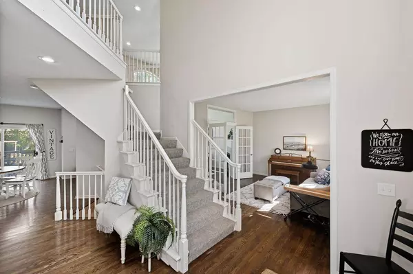 2174 Majestic WAY, Chanhassen, MN 55317