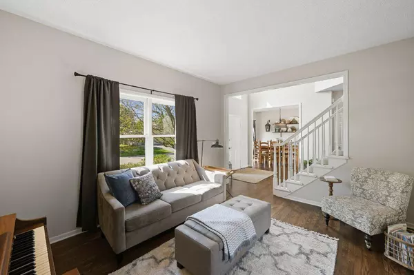 2174 Majestic WAY, Chanhassen, MN 55317