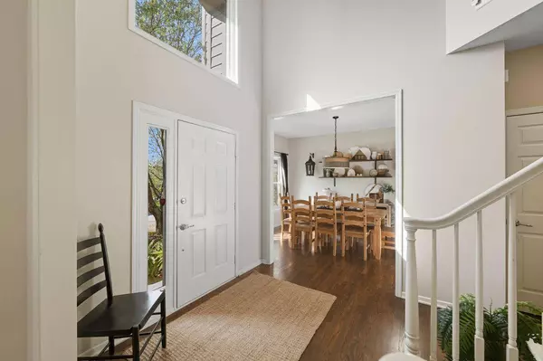 2174 Majestic WAY, Chanhassen, MN 55317