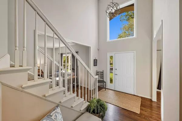 2174 Majestic WAY, Chanhassen, MN 55317