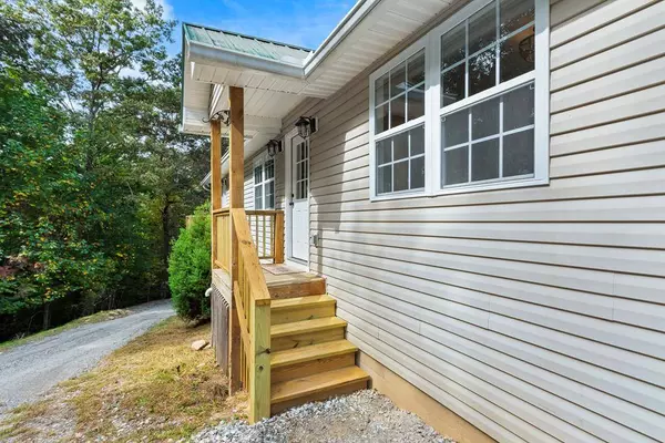 722 Greasy Creek Rd., Brasstown, NC 28902