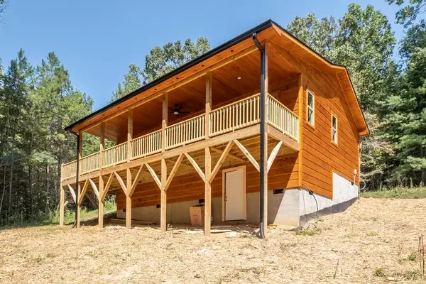 54 Hawthorne Lane, Murphy, NC 28906