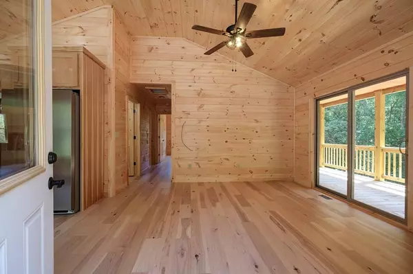 54 Hawthorne Lane, Murphy, NC 28906