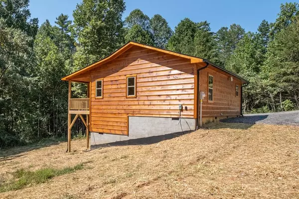 54 Hawthorne Lane, Murphy, NC 28906