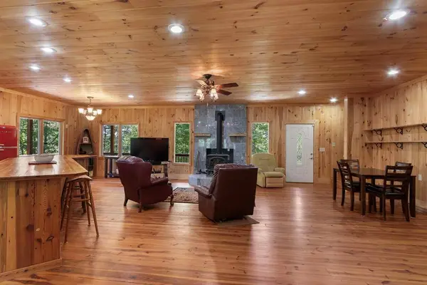 530 Hanging Dog Rd, Murphy, NC 28906