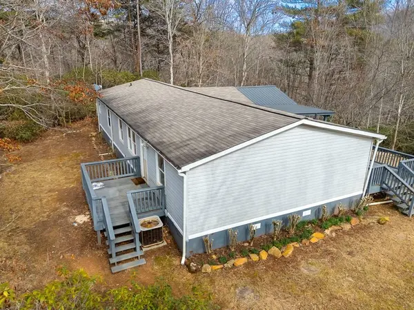 896 Quail Cove Circle, Warne, NC 28909