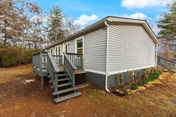 896 Quail Cove Circle, Warne, NC 28909