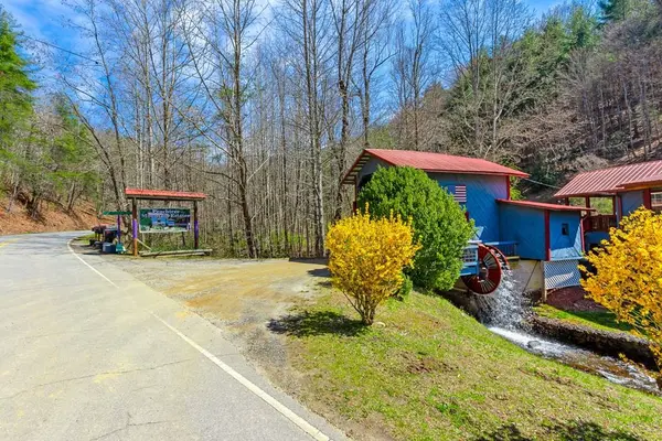 285 Peachtree Mountain Estates Road, Murphy, NC 28906