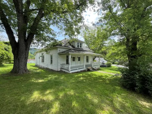 805 Hiwassee St, Murphy, NC 28906
