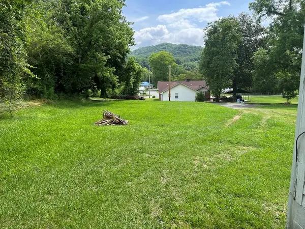 805 Hiwassee St, Murphy, NC 28906