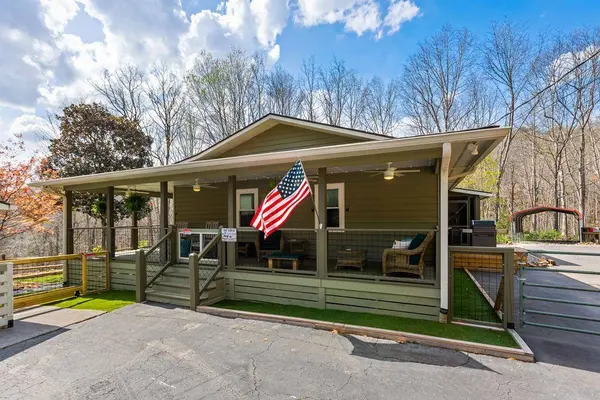 587 Holly Berry Drive, Murphy, NC 28906