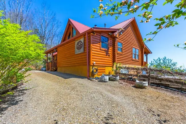 582 Sahkanaga Dr., Murphy, NC 28906