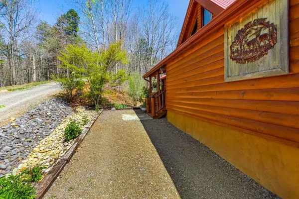 582 Sahkanaga Dr., Murphy, NC 28906