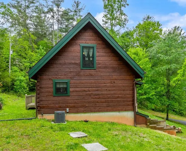 1374 Long Branch Rd., Marble, NC 28905
