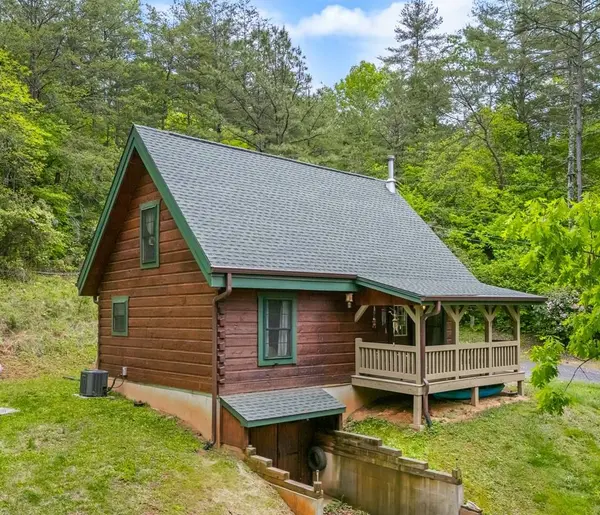 1374 Long Branch Rd., Marble, NC 28905