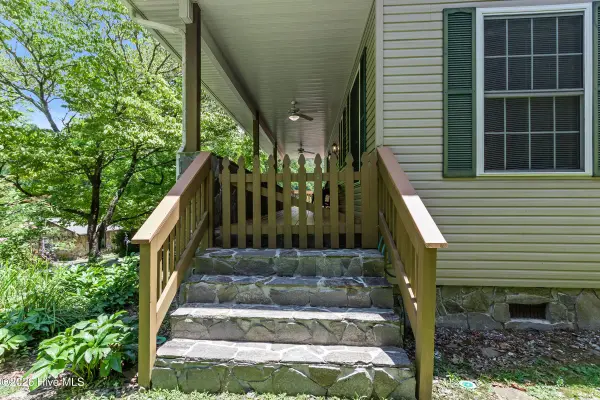 95 Cherokee AVE, Andrews, NC 28901