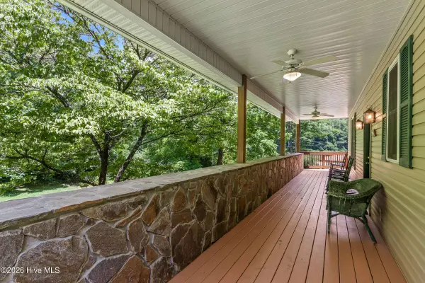 95 Cherokee AVE, Andrews, NC 28901