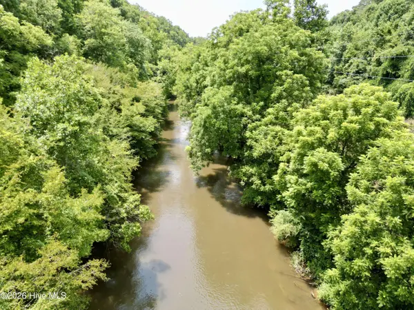 7 Heaton RD, Marble, NC 28905