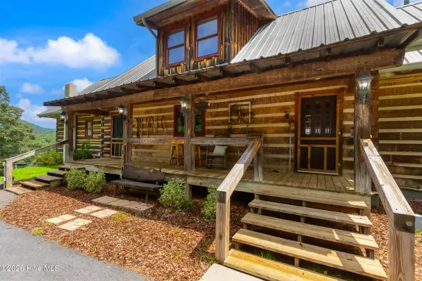 102 Cross Creek LN, Warne, NC 28909