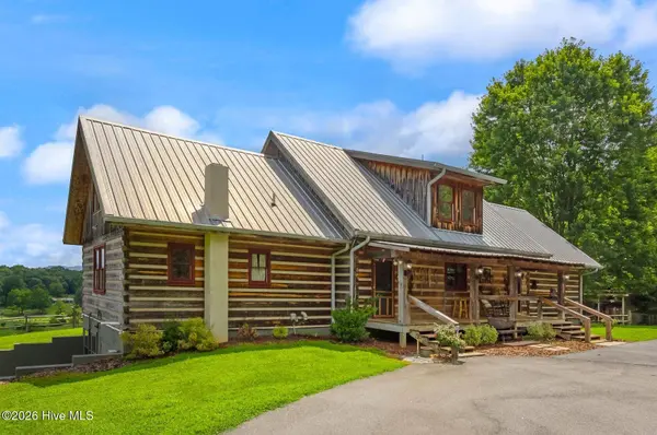 102 Cross Creek LN, Warne, NC 28909