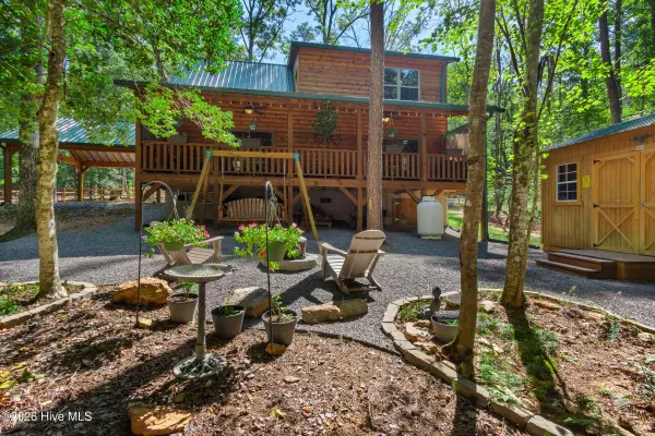 84 Oakcrest LN